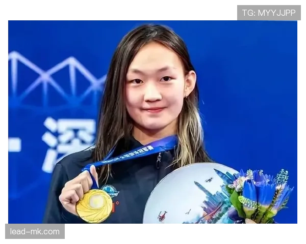 李冰洁训练完顺手买个包，我工资还没她零头多