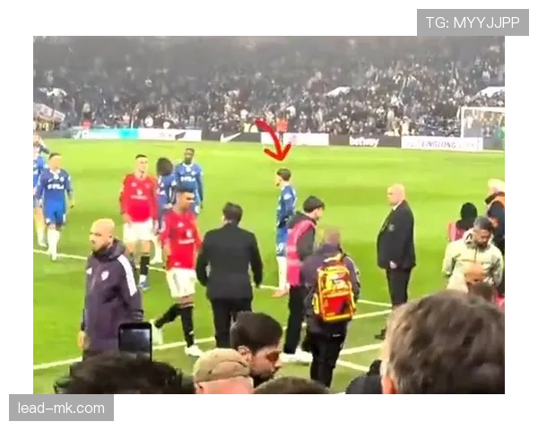 曼联更衣室问题持续发酵，对球队近期表现与稳定性造成影响